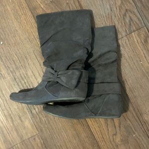 Boots with slight heel. Used, very good condition